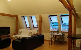 Sunlit Loft Apartment Riga